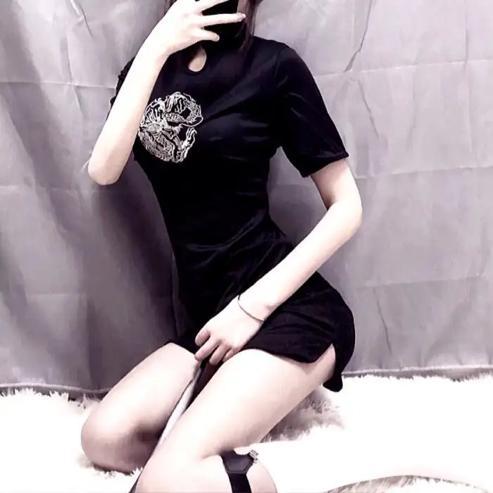 赤裸羔羊